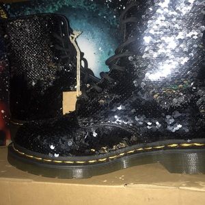 NWT Dr.Martens 8eye versatile Blk/silver combatz!